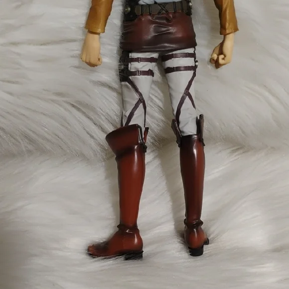 Action Figure with Brown and Yellow Outfit - Picture 5 of 5